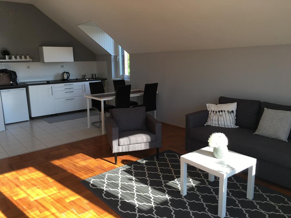 Grey Apartman Appartamento Szekszárd Esterno foto